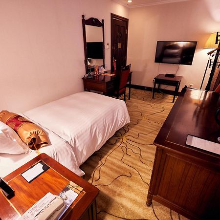 Jin Jiang Pacific Hotel Shanghái Exterior foto