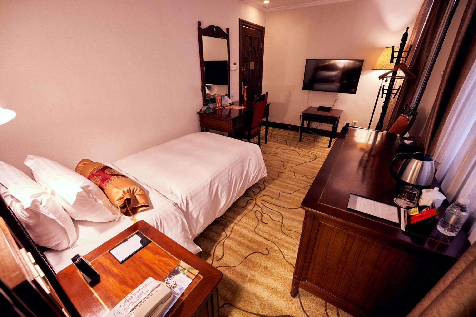 Jin Jiang Pacific Hotel Shanghái Exterior foto